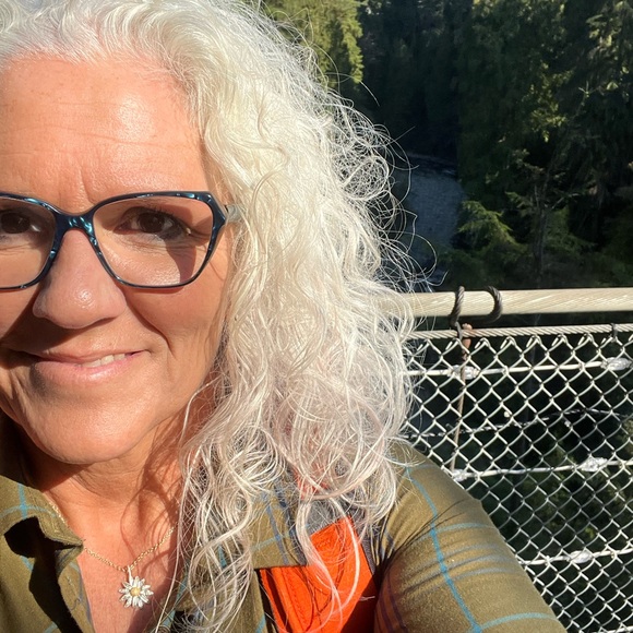 Meet your Posher! - Picture 13 of 14